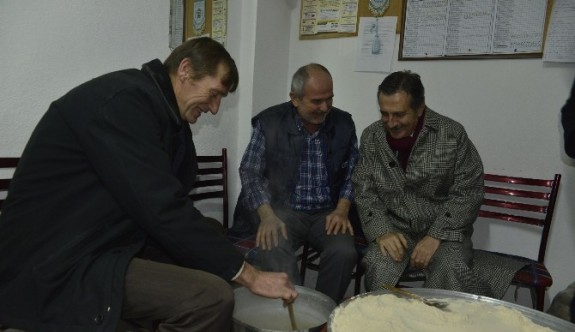 Pişmaniye çekti, kırmanın tadına baktı