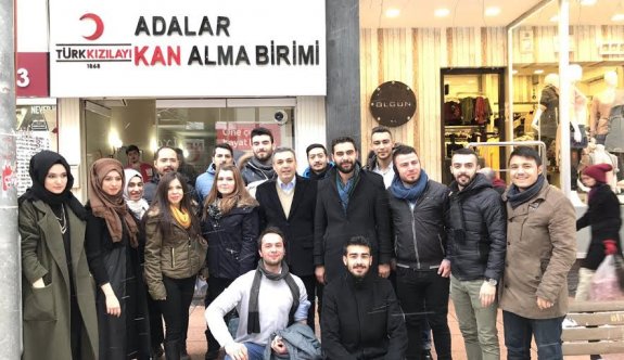 AK gençlik kan verdi