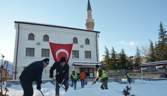 Seyitgazi kardan temizleniyor