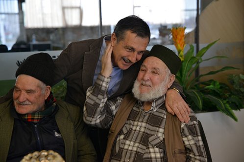 Ataç, yaşlılar ile bir araya geldi