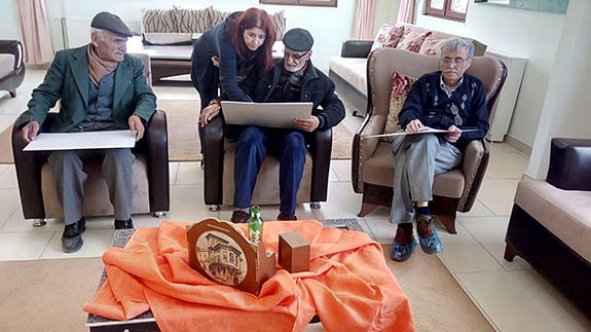 Yaşlı Merkezinde resim dersleri de başladı