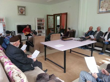 Yaşlı merkezinde türküler dile geldi
