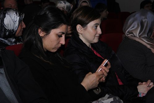 Yeşilay, internet bağımlılığıyla da mücadele ediyor