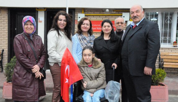 Hayırsever İş adamı Tuğçe'yi güldürdü