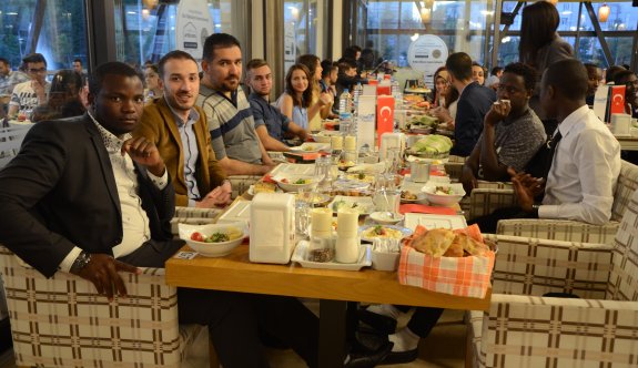 50 farklı ülkeden gelerek Türkiye'de iftar yaptılar