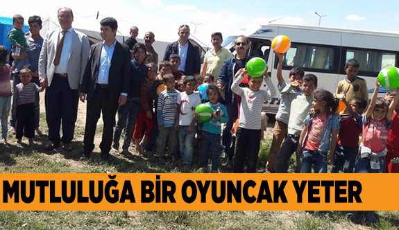 OYUNCAKLARINI KARDEŞLERİ İLE PAYLAŞTILAR
