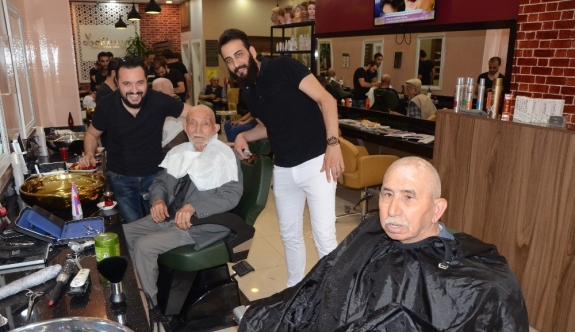 İhtiyar delikanlılar bayrama hazırlanıyor
