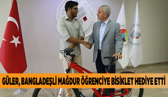 GÜLER, BANGLADEŞLİ MAĞDUR ÖĞRENCİYE BİSİKLET HEDİYE ETTİ