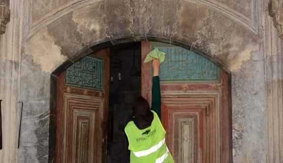 Seyitgazi Belediyesi tarihi yerlerde temizlik başlattı