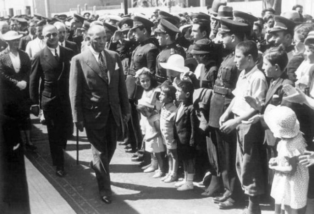 Arşivden Atatürk'ün bilinmeyen fotoğrafları...