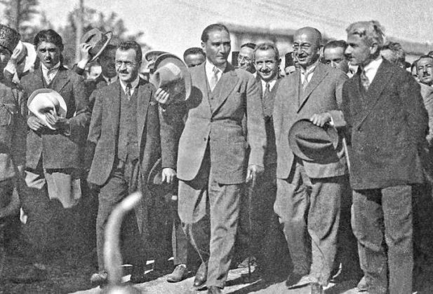 Arşivden Atatürk'ün bilinmeyen fotoğrafları...