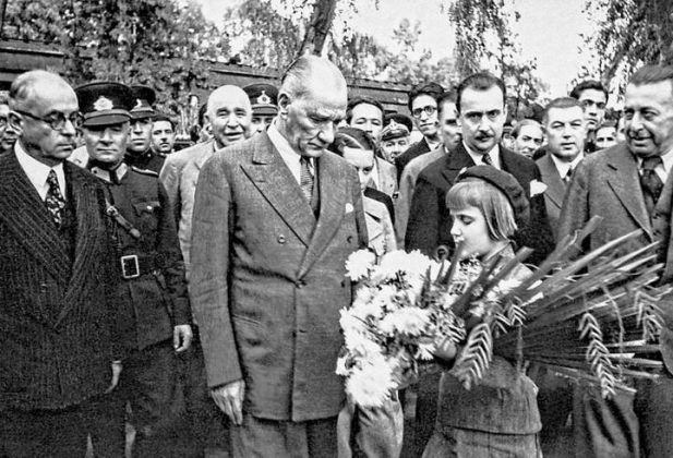 Arşivden Atatürk'ün bilinmeyen fotoğrafları...