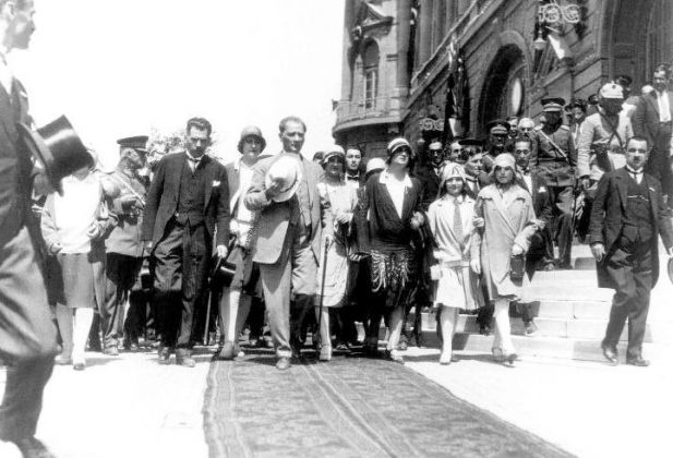 Arşivden Atatürk'ün bilinmeyen fotoğrafları...