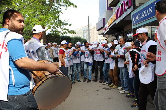 BELEDİYE İŞÇİLERİNİN 1 MAYIS COŞKUSU