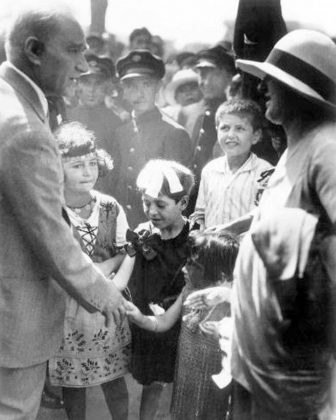 Arşivden Atatürk'ün bilinmeyen fotoğrafları...