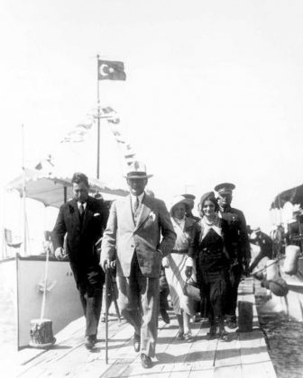 Arşivden Atatürk'ün bilinmeyen fotoğrafları...