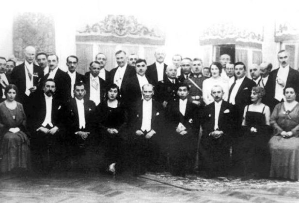 Arşivden Atatürk'ün bilinmeyen fotoğrafları...