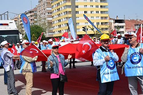 KAMU SEN 1 MAYIS'I ODUNPAZARI'NDA KUTLADI