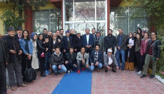 Yaşlıların gönüllerini aldılar
