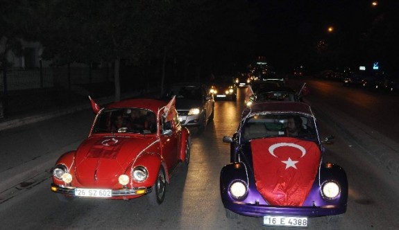 Gecenin karanlığını Cumhuriyet aşkıyla aydınlattılar