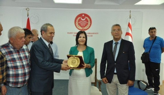 Gazeteciler Kıbrıs'ı gezdi