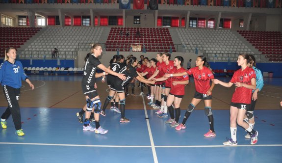 ŞİMŞEK KIZLAR ZAFERLE DÖNDÜ