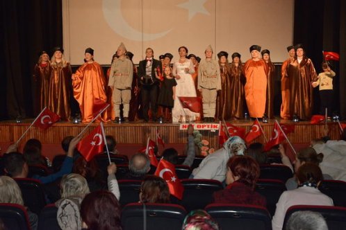 Anneler Atatürk için sahneye çıktı