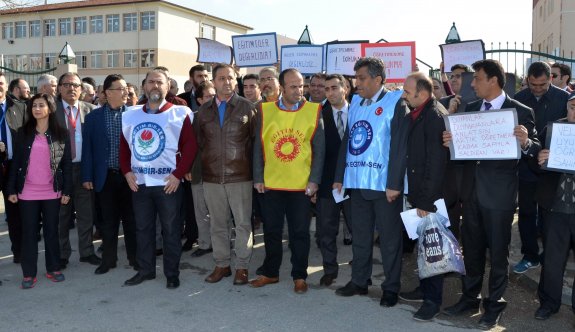 EĞİTİMCİYE ŞİDDET PROTESTO EDİLDİ