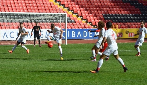 ESKİŞEHİRSPOR YENİ EVİNDE İLK MAÇINI YAPTI
