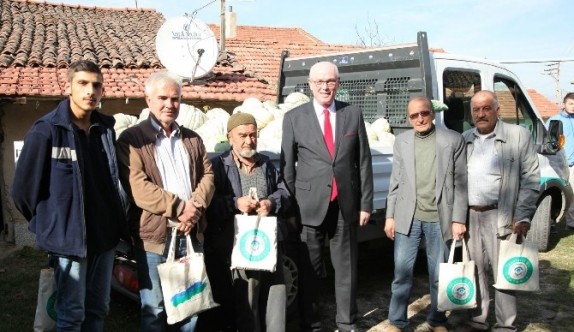 Aşevine kabak bağışladı