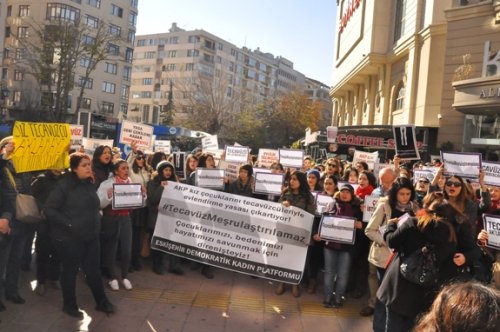 KADINLAR TASARIYA KARŞI AYAKLANDI