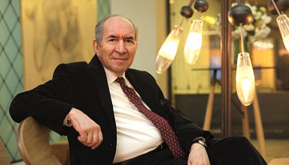 ALTAN ÖYMEN YENİ KİTABINI İMZALAYACAK
