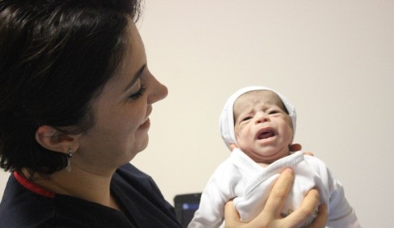 Suriyeli bebek hayata Eskişehir'de tutundu