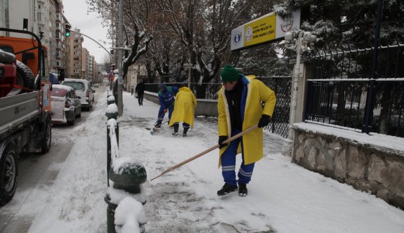 Ekiplerin mücadelesi sürüyor