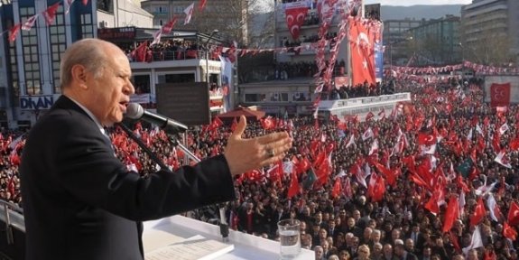 Bahçeli, ilk 'evet' mitingini yaptı