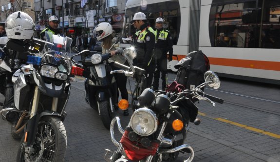 Tramvay yolunda motorlu araçlara ceza