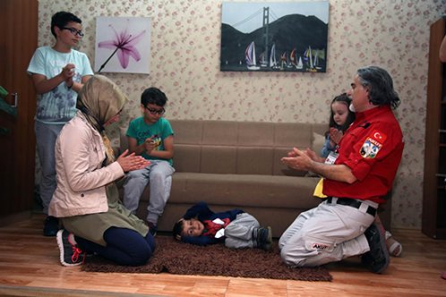 Deprem eğitimi sürüyor