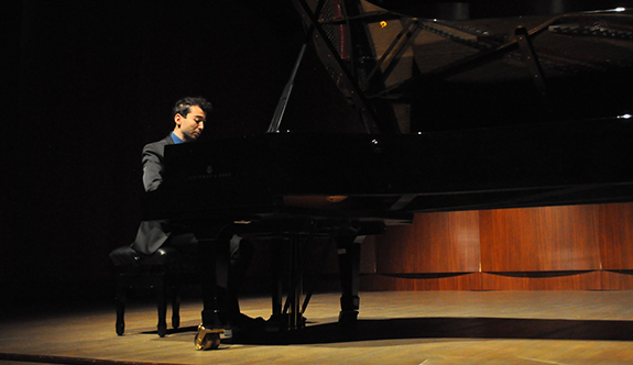 Emre Yavuz'un piyano resitali müzikseverleri büyüledi