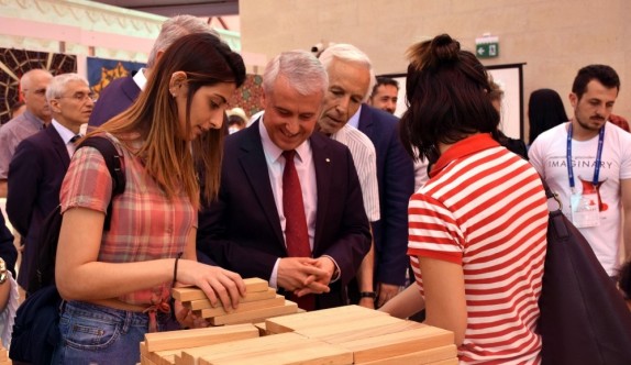 ’Matematiğin gözünden IMAGINARY’ sergisi Anadolu Üniversitesinde
