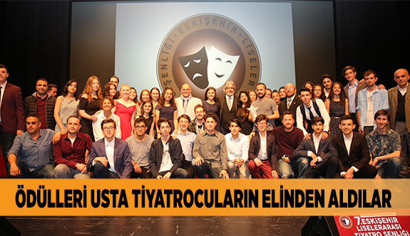 ÖDÜLLERİ USTA TİYATROCULARIN ELİNDEN ALDILAR