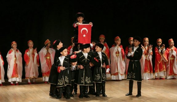 Odunpazarı Belediyesi Halk Dansları Topluluğundan yıl sonu gösterisi