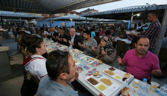 4 bin kişi Çankaya’daki iftarda bir araya geldi