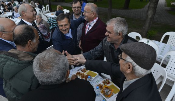 Bereket, Şeker Mahallesi’nde paylaşıldı