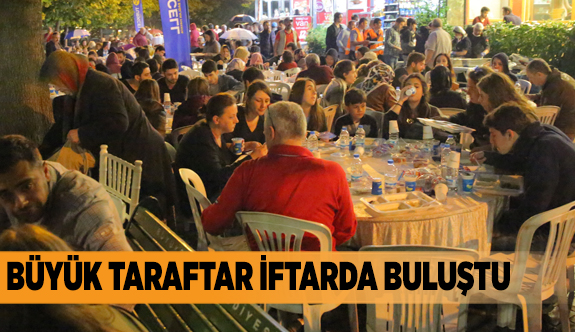 Eskişehirspor taraftarları yağmur altında iftar yaptı