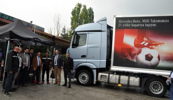 Mercedes yeni model kamyonlarını Ergaz&Bluepet istasyonunda tanıttı