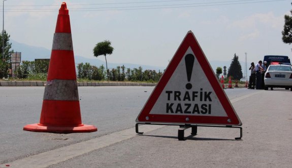 Otobüs beklerken otomobil çarpan vatandaş hayatını kaybetti