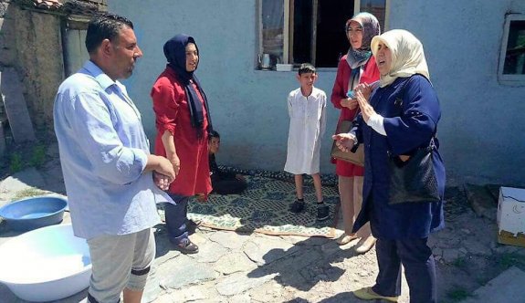 AK Partili Kadınlar ev ziyaretlerini sürdürüyor