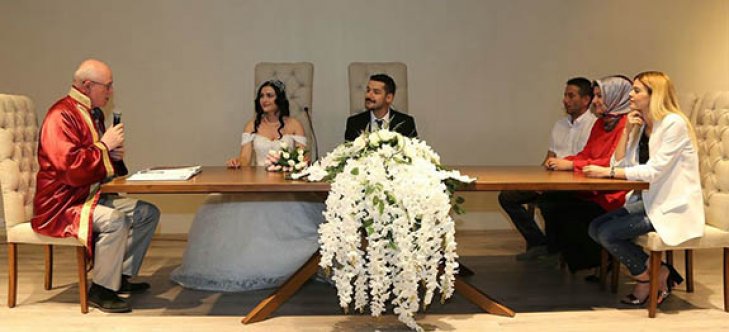Başkan Kurt’tan 1000’inci nikah