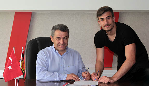 Dorukhan 5 yıl daha Eskişehirspor'da