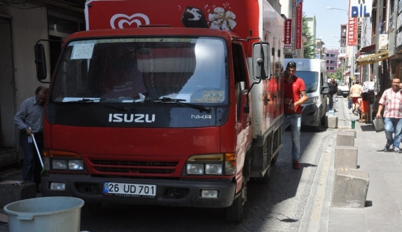 Dubalarda hatalı parkın önüne geçemiyor